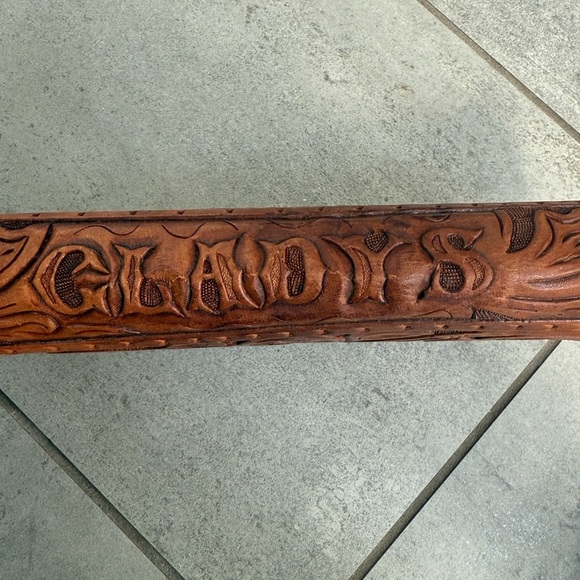 Vintage Circa 1960 Tooled Leather Brown  Floral Clutch Wristlet - Picture 6 of 6